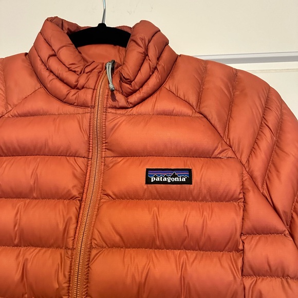 Women’s Patagonia Down Sweater Jacket Size Medium - Picture 2 of 6